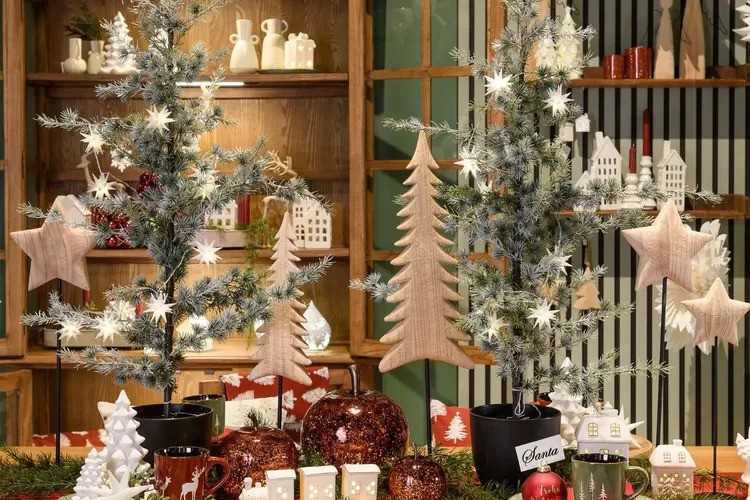 Pilihan Pohon Natal Modern Praktis Stylish Sambut Natal 2025 Elegan