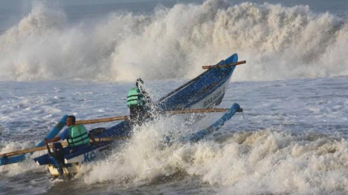 BMKG Prediksi Gelombang Tinggi Hingga 4 Meter di Beberapa Wilayah Perairan Indonesia, Warga Diminta Waspada