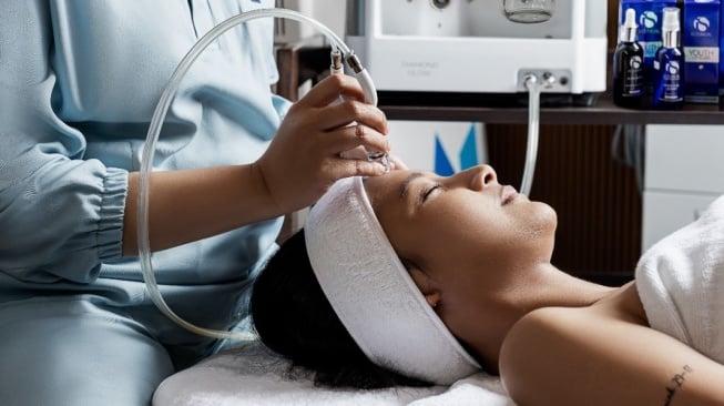 Perawatan Kecantikan Preventif Penting Sejak 20 an