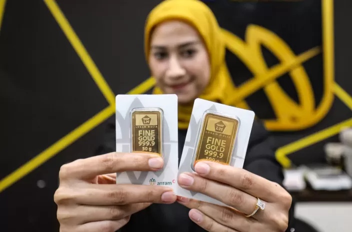 Harga Emas Antam Turun Jadi Rp1,924 Juta per Gram, Buyback Ikut Turun Rp8.000