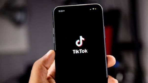 10 Kebiasaan Online yang Tampak Keren tapi Cringe di Dunia Nyata