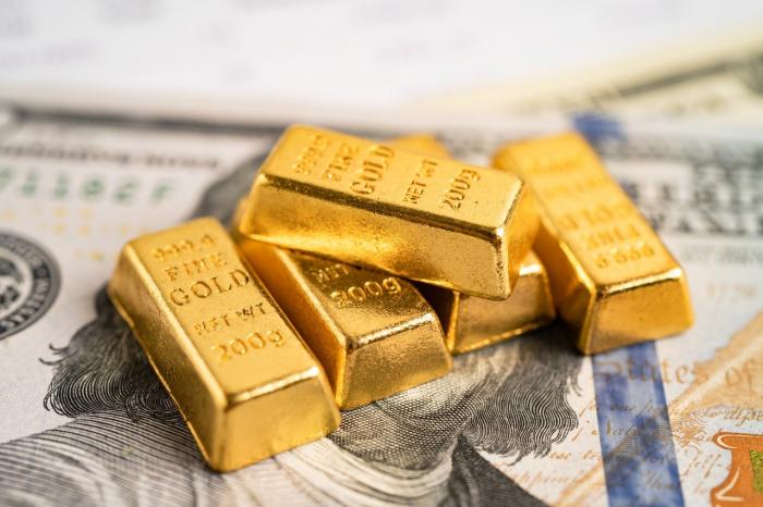 Emas Menguat Dekati Rekor Akibat Geopolitik dan Suku Bunga