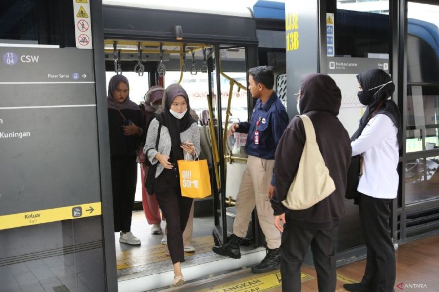 Pemprov DKI Gratiskan Transportasi Umum untuk 15 Golongan Warga, Termasuk Lansia dan Penerima KJP