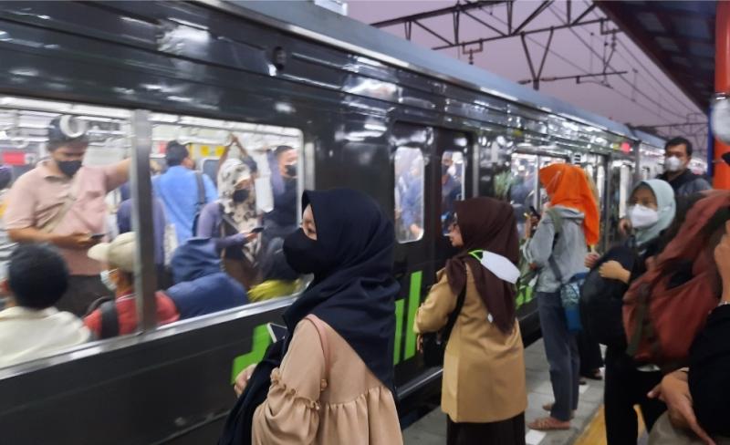 KAI Commuter Siapkan 1.063 Perjalanan untuk Layani Penumpang di Hari Buruh 2025