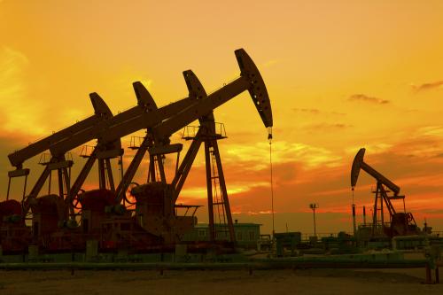 Harga Minyak Global Volatil Dipicu Sentimen Pasar Energi