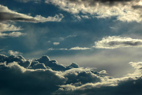 Prakiraan Cuaca Bandung Jumat 13 Maret 2026: Pagi Cerah, Siang Berpotensi Hujan