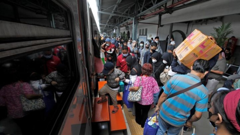 Puncak Arus Balik Kedua Lebaran Penumpang Kereta Api Tiba Jakarta Meningkat