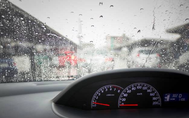 5 Cara Mengatasi Kaca Mobil Berembun dengan Mudah dan Benar