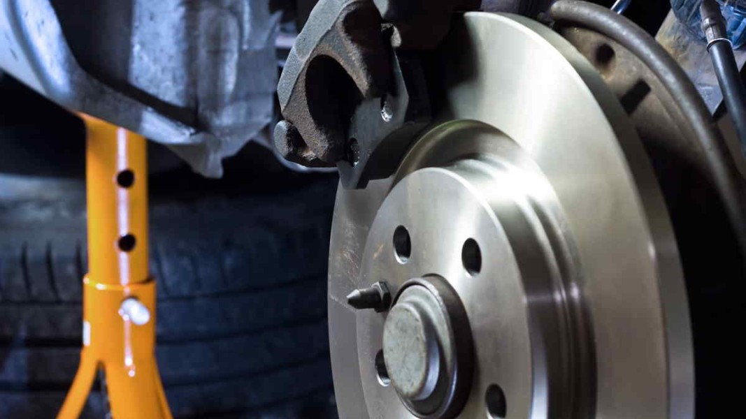 Mengenal Penyebab Rem Mobil Keras serta Cara Mengatasinya