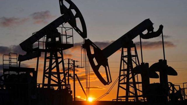 Minyak Dunia Menguat, Stok AS Turun dan Trump Lunak ke Iran