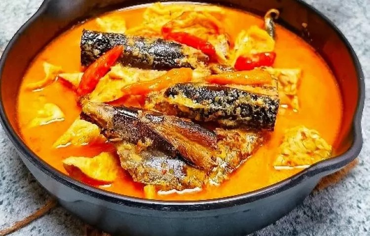 Rekomendasi 3 Resep Ikan Asap Santan Pedas Khas Manado Gurih Wangi