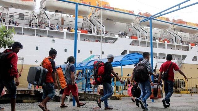 Antrean Mengular di Kantor PT Pelni Sampit: Warga Kotawaringin Timur Tanggapi Program Mudik Gratis dengan Antusiasme Tinggi