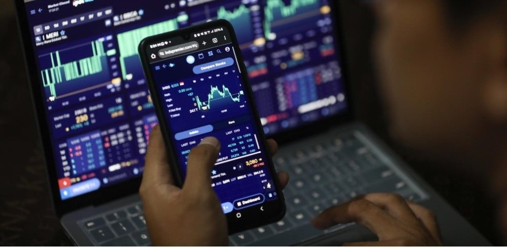 Saham Unggulan dengan Momentum Positif 25 November 2025 Hari Ini