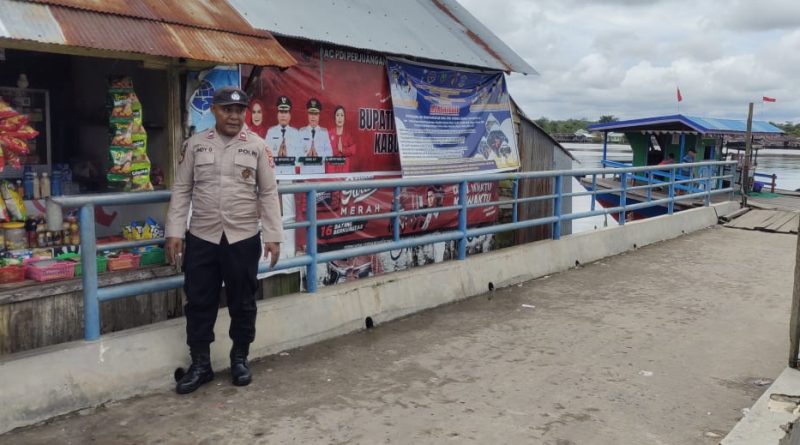 Polsek Kapuas Barat Gelar Patroli Harkamtibmas di Pelabuhan Penyeberangan Ferry untuk Ciptakan Keamanan dan Kenyamanan Warga