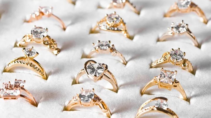 Cek Harga Emas Perhiasan Hari Ini Kamis 5 Februari 2026 Lengkap