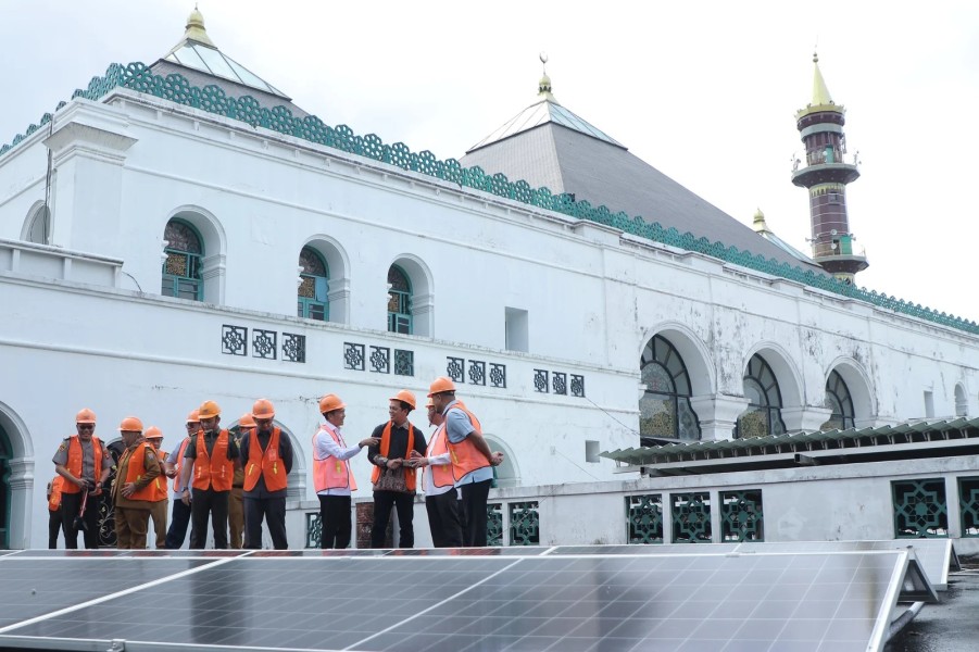 Pemanfaatan PLTS Tingkatkan Efisiensi Energi Masjid Agung Palembang