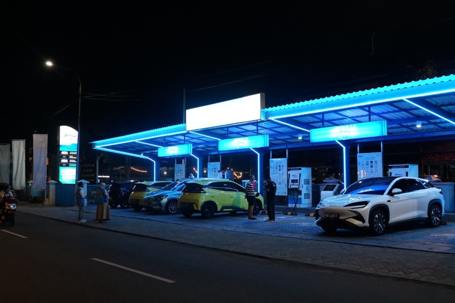 Nataru Meningkatkan Kepercayaan Pengguna EV, PLN UID Jatim Menghadirkan SPKLU Terpercaya Untuk Mobilitas Kendaraan Listrik Di Jawa Timur Secara Konsisten Aman Nyaman Efisien Modern Berkelanjutan