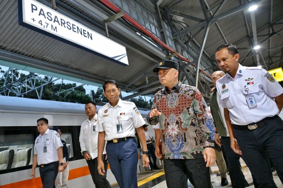 Menhub Sidak Stasiun Pasar Senen, Pemudik Diminta Waspada Jadwal Kereta Api Padat