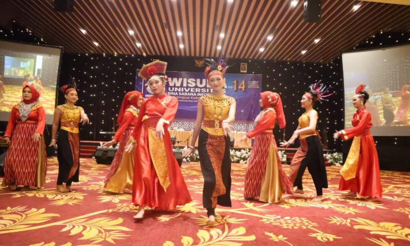 Sape dan Tarian Melayu Memeriahkan Final dan Acara Penghargaan BSI Flash Pontianak 2025