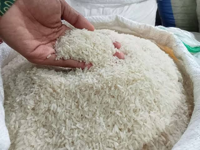 Bulog Ponorogo Serap 2.000 Ton Beras Petani: Menjamin Ketersediaan dan Stabilitas Harga di Awal Tahun