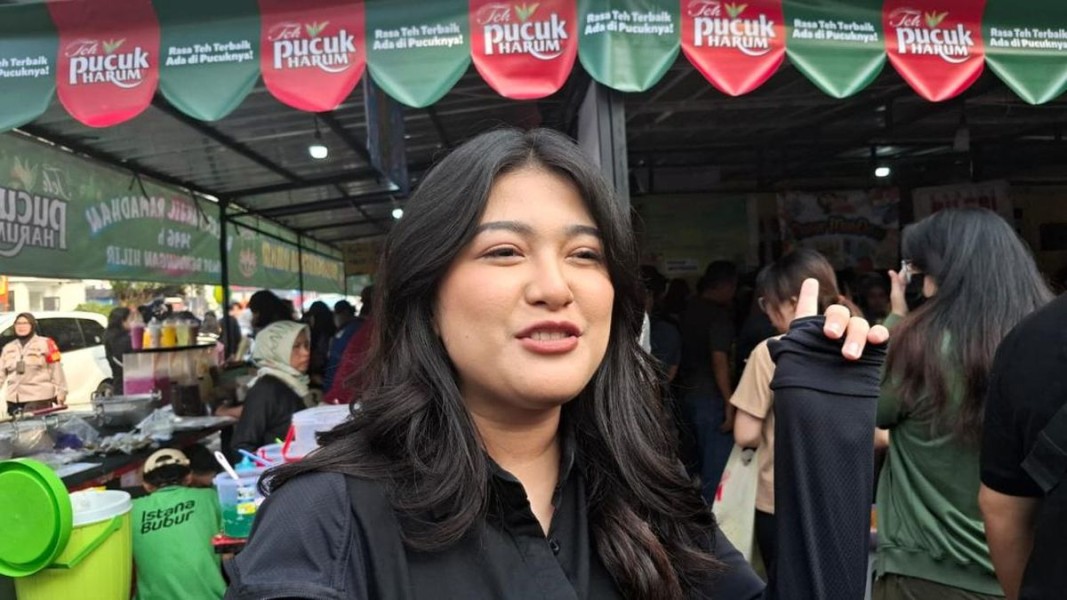 Fenomena Takjil Viral di Benhil: Antrean Panjang Meski Hujan Gerimis