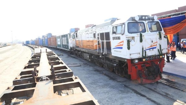 KAI Logistik Tingkatkan Prestasi Angkutan Limbah B3: Komitmen Terhadap Keberlanjutan dan Efisiensi