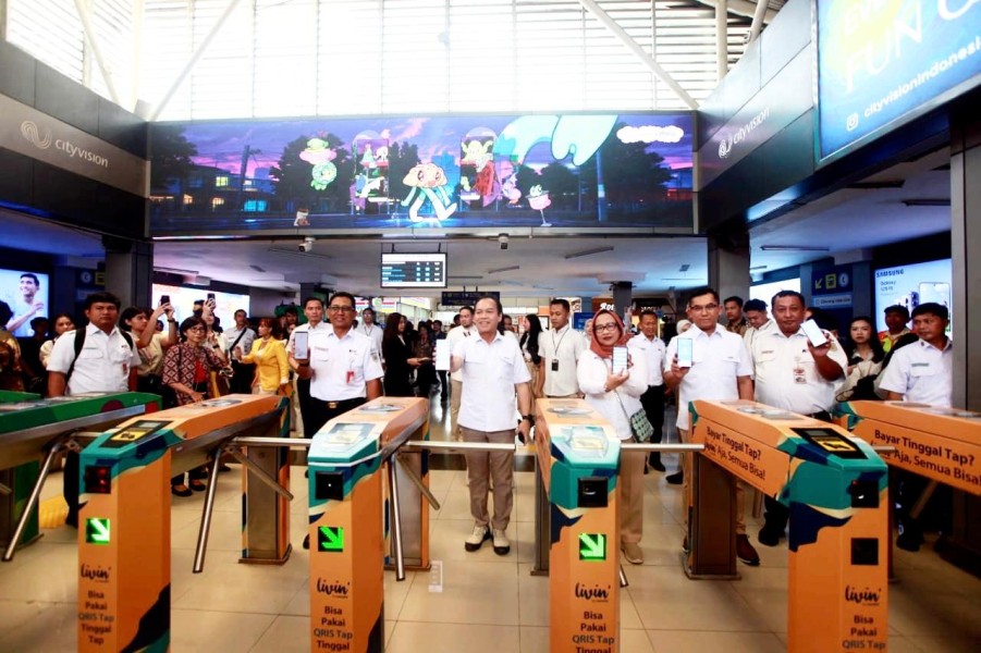 Praktis! Bank Mandiri dan KAI Group Resmikan Implementasi QRIS Tap di Transportasi Publik