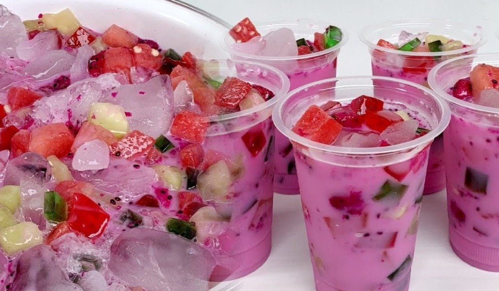 Es Buah Minuman Segar Favorit Berbuka Puasa yang Banyak Diburu Warga