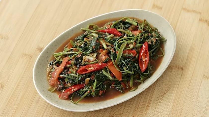 Tumis Kangkung Terasi Gurih dan Wangi, Tetap Hijau Segar Saat Disajikan