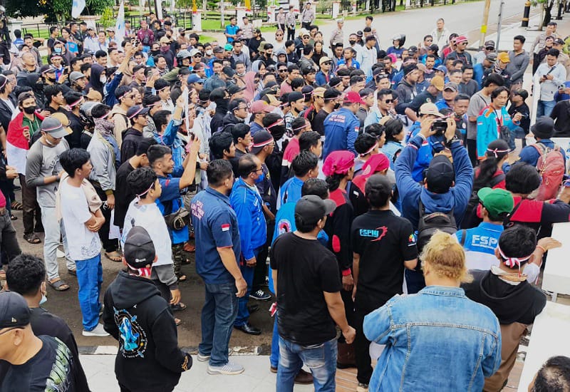 Ratusan Buruh Ketapang Gelar Aksi Tuntut Upah Minimum Sektoral Pertambangan Rp3,6 Juta
