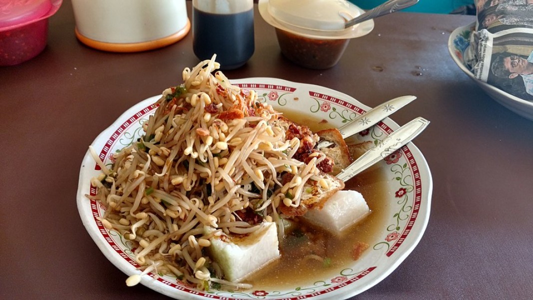 Makanan Khas Surabaya, Lontong Balap Legendaris