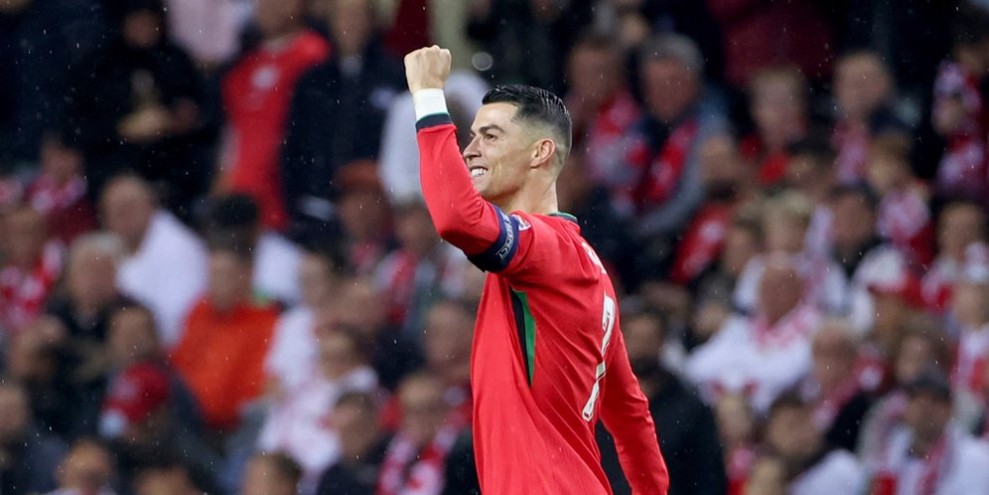 Usia Bukan Halangan: Tujuh Pesepak Bola yang Lebih Tua dari Cristiano Ronaldo dan Masih Bersinar di Lapangan Hijau