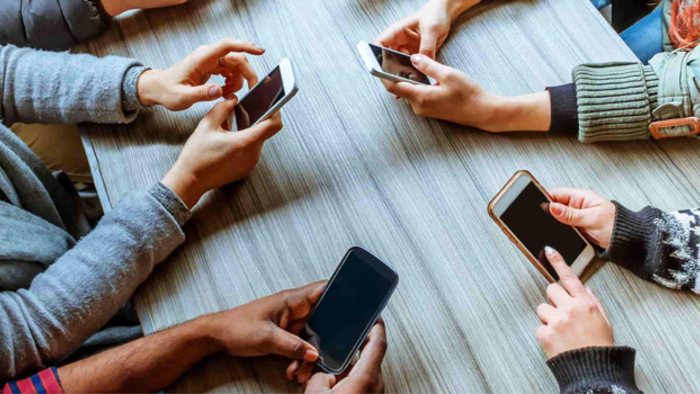 Bijak Gunakan Gadget Demi Kesehatan dan Produktivitas