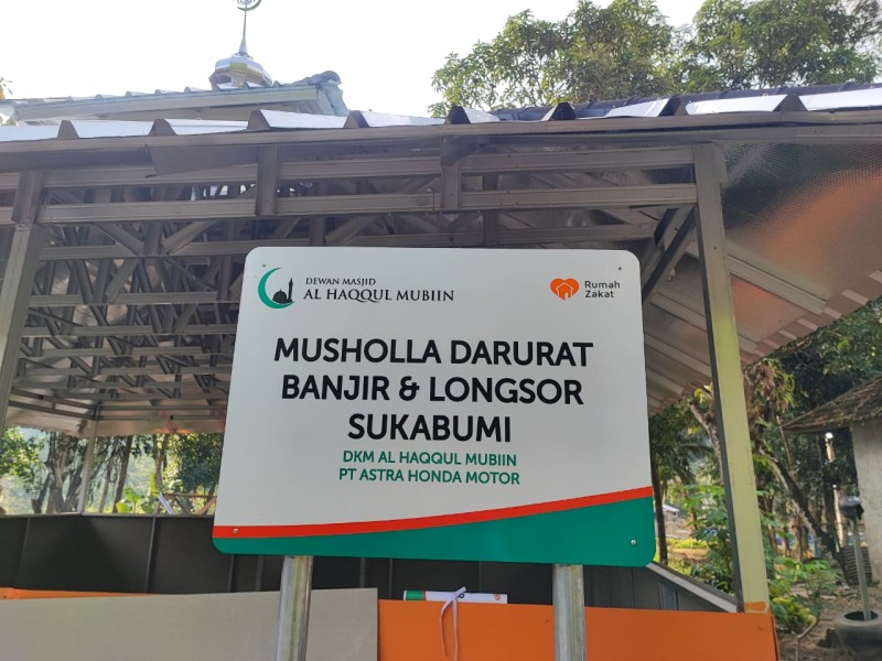 Dewan Masjid Al Haqqul Mubiin dan Rumah Zakat Dirikan Musholla Darurat di Kabupaten Sukabumi