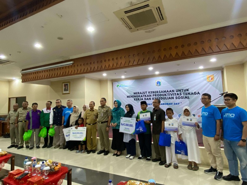 Peringati May Day 2025, Pemkab Kukar Serahkan Santunan BPJS Ketenagakerjaan dan Bantuan Sembako kepada Warga Rentan