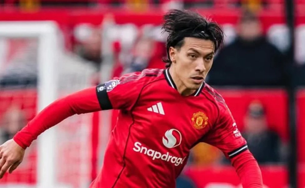 Manchester United Tolak Tawaran Barcelona Untuk Memboyong Bek Lisandro Martinez 2026