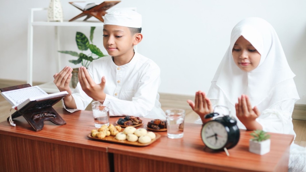 Cara Efektif Menanamkan Kecintaan Anak Pada Ibadah Selama Ramadhan