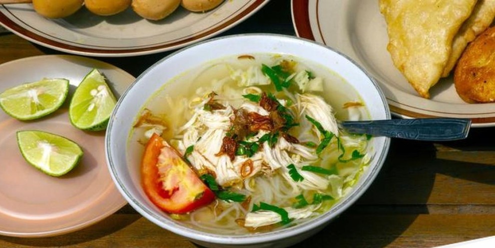 Menu Sahur Praktis dan Lezat: Soto Ayam Semarang Dengan Kuah Bening