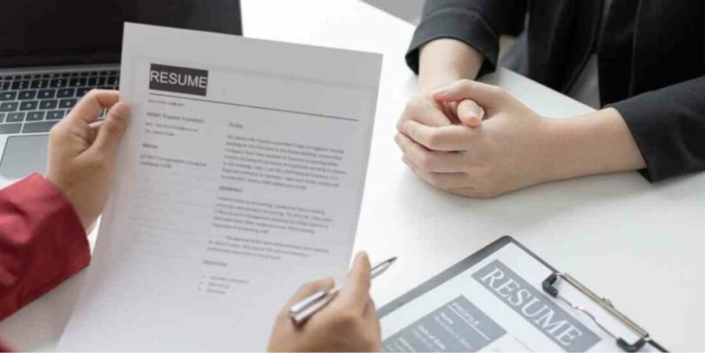 Apa Itu Interview: Pengertian, Jenis, Tujuan, dan Contohnya