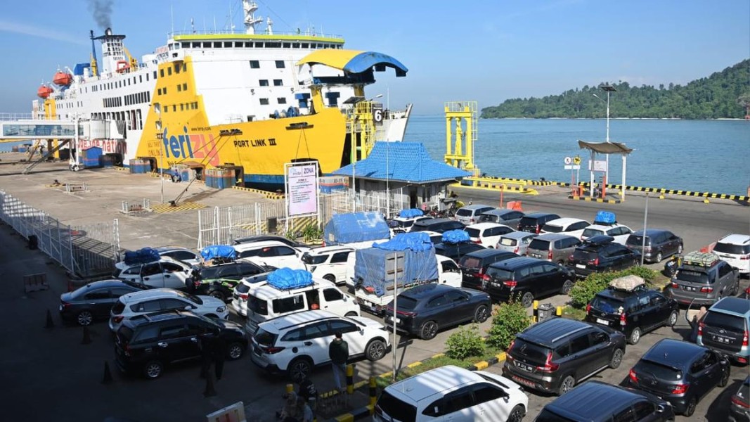 Puncak Arus Balik Lebaran 2025, Ribuan Penumpang dan Kendaraan Padati Penyeberangan Simeulue-Sumatra, Ketersediaan Kapal Feri Ditingkatkan untuk Mengakomodasi Lonjakan Pemudik