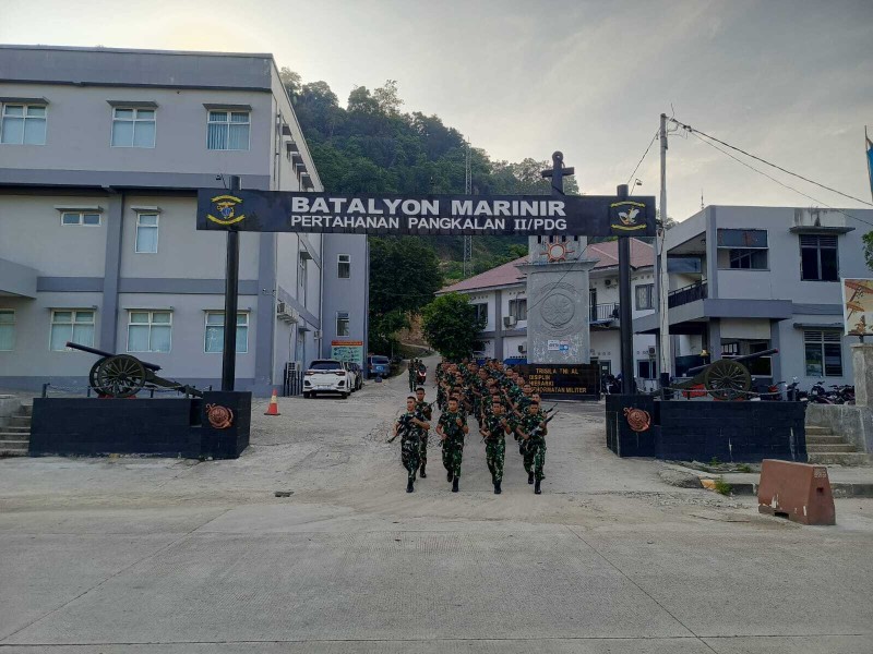 Meningkatkan Kebugaran Prajurit Yonmarhanlan II Melalui Olahraga Lari Bersenjata