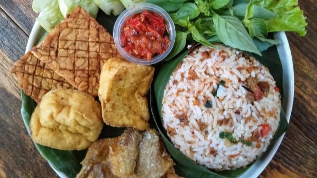 Nikmati Nasi Tutug Oncom Menawarkan Sensasi Rasa Sunda yang Autentik dan Lezat