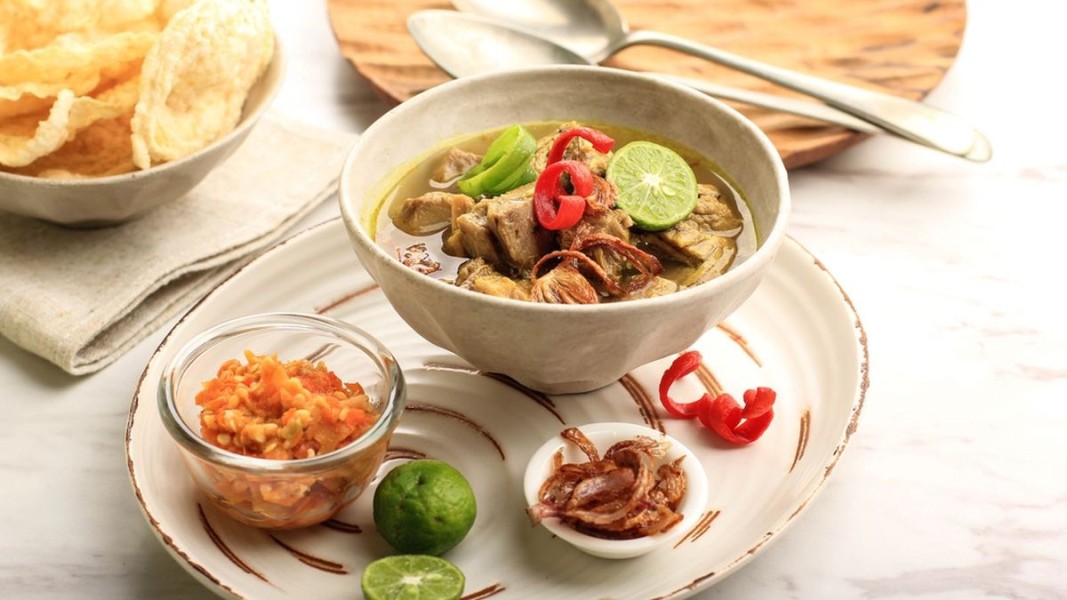 Kuliner Soto Daging Malam Surabaya, Nikmati Kuah Rempah Mantap