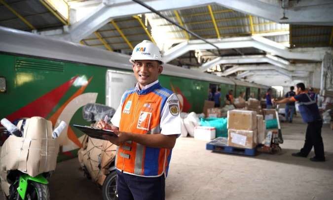 KAI Logistik Dongkrak Pengiriman Motor