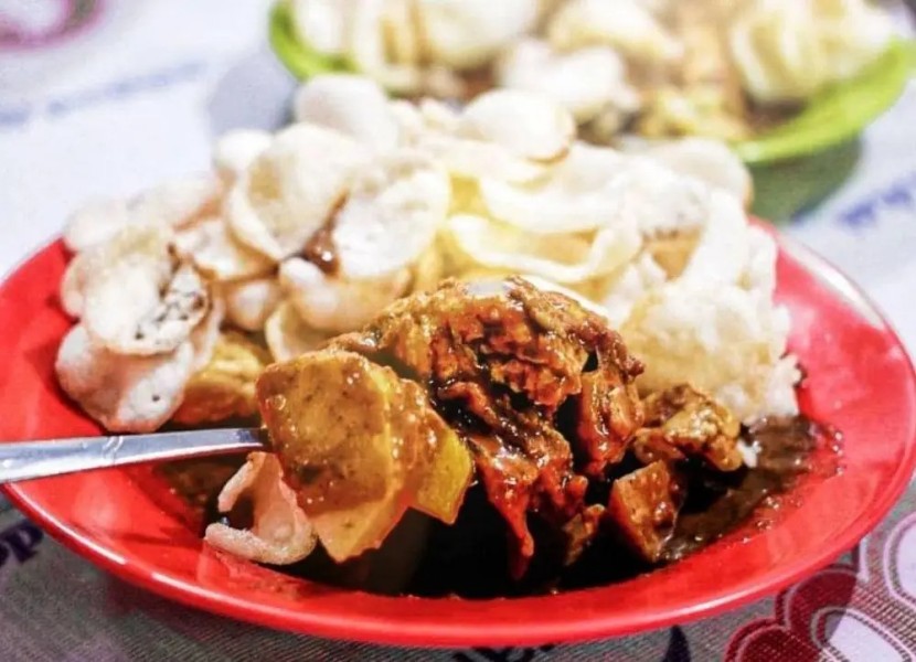 Menjelajahi Cita Rasa Autentik Tahu Telur Legendaris Surabaya yang Selalu Bikin Rindu