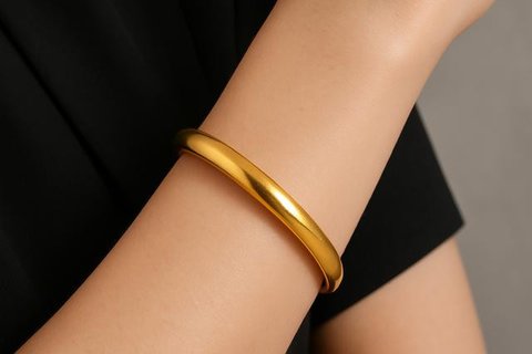 7 Model Gelang Emas Terbaik untuk Ibu Agar Tampil Elegan dan Berkelas Setiap Saat