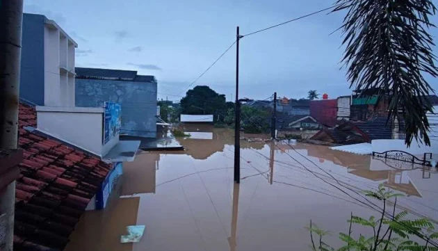 Banjir Jakarta dan Bekasi: Ribuan Warga Terdampak, BNPB Fokus pada Evakuasi dan Bantuan Kemanusiaan
