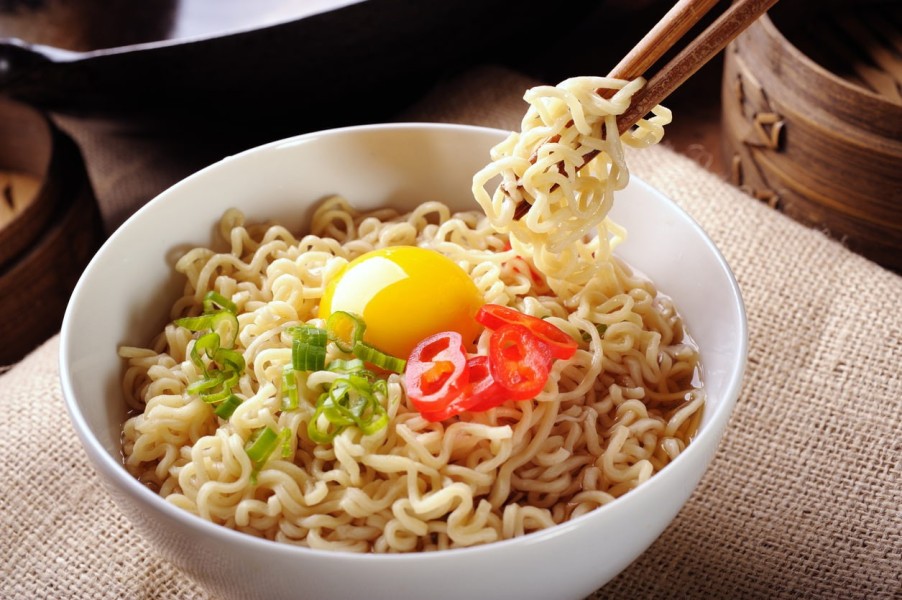 Dampak Kesehatan Mengonsumsi Mi Instan Saat Sahur Mepet Selama Masa Puasa