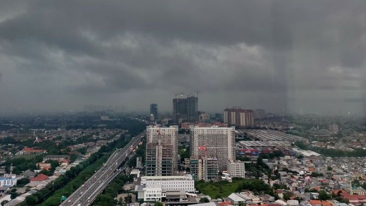 Prakiraan Cuaca 3 Oktober 2025, BMKG Waspadai Cuaca Ekstrem Hujan dan Petir Mengintai