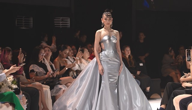 Panggung JF3 Dihiasi Fashion Elegan Howard Laurent